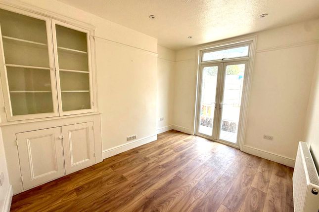 102, Basildon Road photo 3
