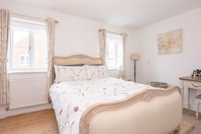 5 Kestrel Drive, Holt photo 4