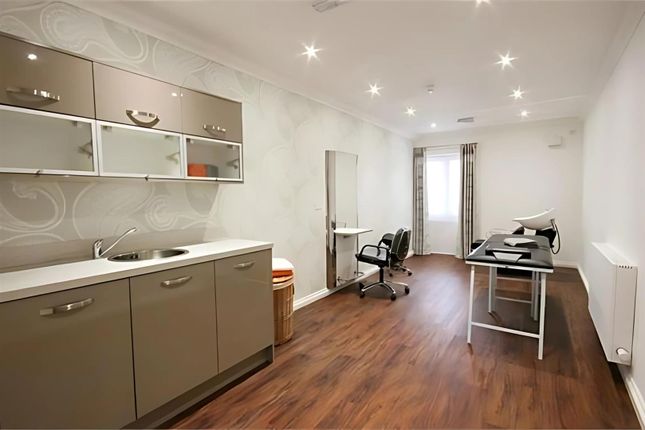 5 Keyes Lodge, King Edward Avenue, Dartford photo 3