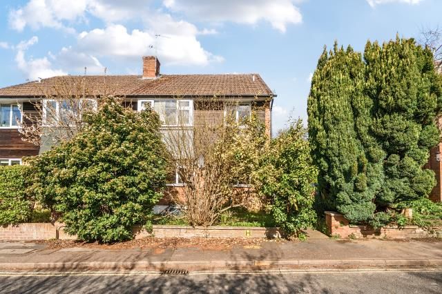 2-bed flat on 13, Woodlands Close, Oxford, £300,000
