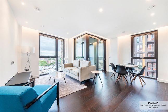 Flat for sale in Ponton Road, London