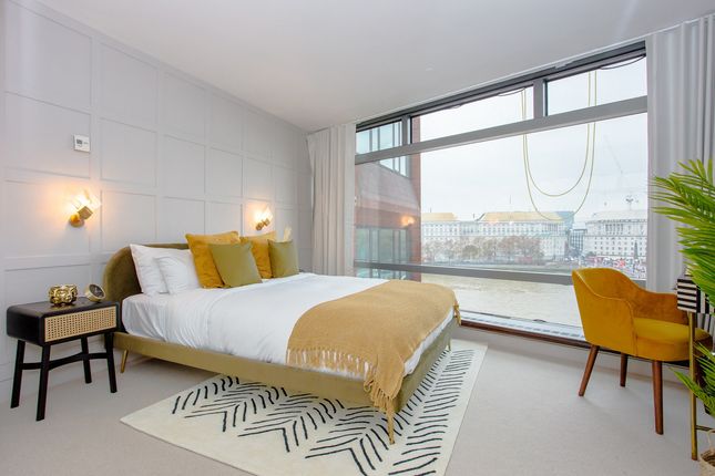 Flat to rent in Parliament View Apartments, London