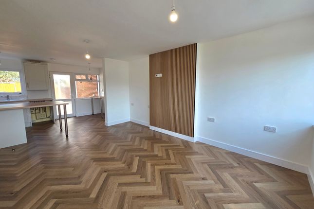 14, Lawn Close, GOSPORT photo 5