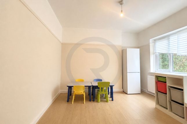12 Averil Road, Leicester photo 3