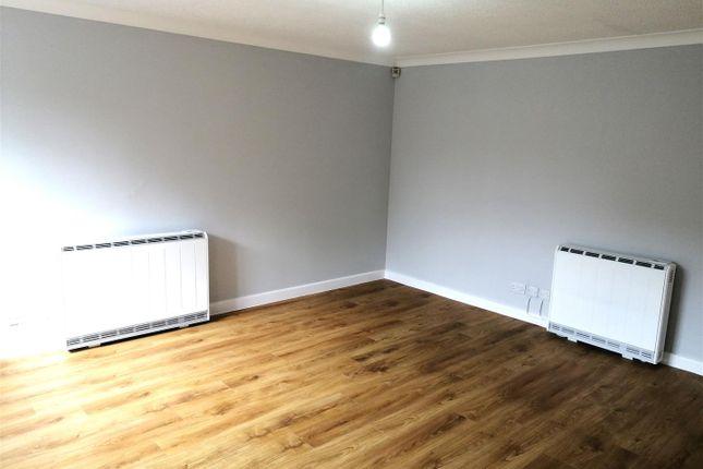 12, Tagore Close, Manchester photo 4