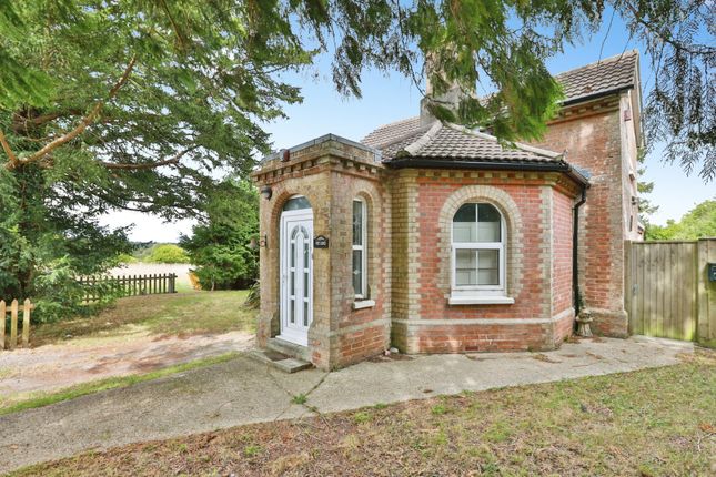 2-bed detached on The Lodge,, Hinton Martell, Wimborne, £400,000