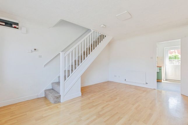 84, Frances Havergal Close, Leamington Spa photo 4
