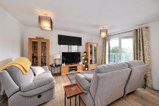 Laver Drive, Chesterfield photo 2