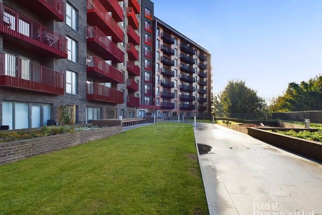 Thumbnail Flat for sale in Claribel Court, Maidstone