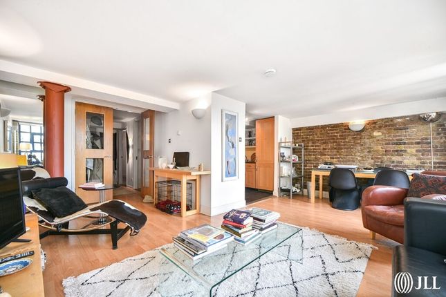 Flat to rent in Wapping Wall, London
