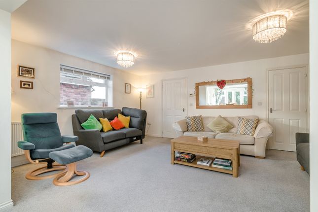 15, Clos Ystwyth, Caldicot photo 3