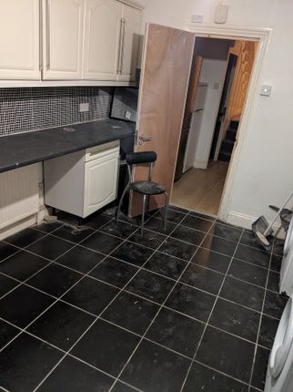 Room to rent in Disraeli Road, London