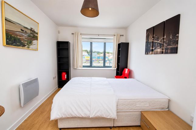 Flat 7, Pier Wharf, Colchester photo 2