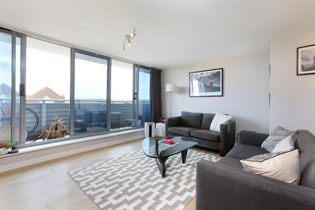 Thumbnail Flat to rent in Gateway House, Balham Hill, London