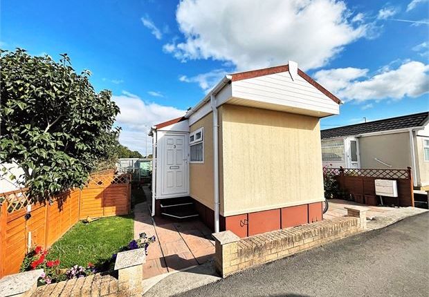 Thumbnail Mobile/park home for sale in Paddock Park, Worle, Weston-Super-Mare, North Somerset.