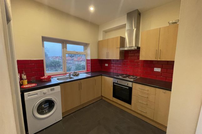 Thumbnail Flat to rent in Noble Corner, Great West Road, Hounslow