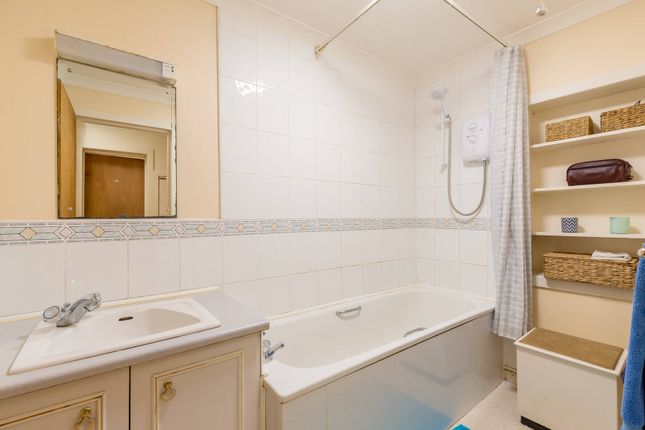 Flat for sale in 26/1 St. James Square, New Town, Edinburgh