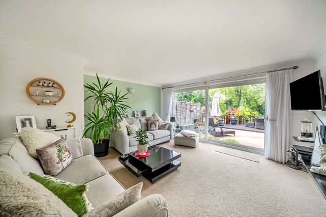 63, Berkeley Court, Weybridge photo 4