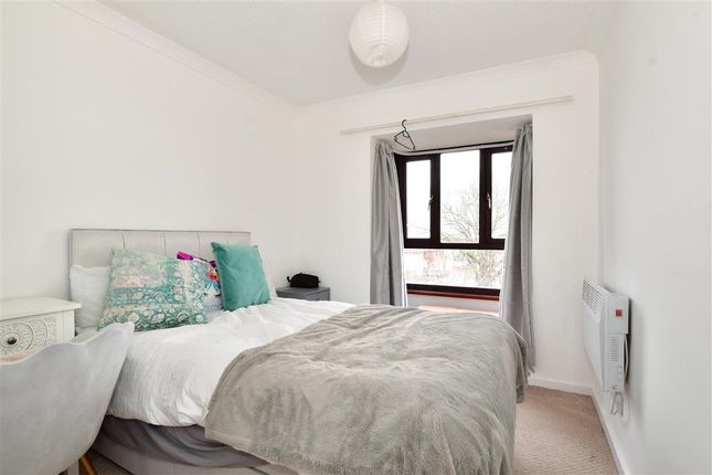 Thumbnail Flat for sale in Balfour Road, Chatham, Medway