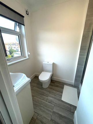 Flat 5, 31, The Circle, London photo 3