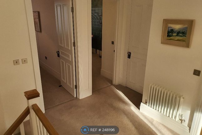 9, Summerbee Drive, Lansdown, Cheltenham photo 3