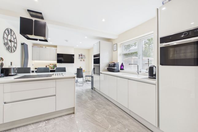 43, Parkway Gildersome, Leeds photo 2