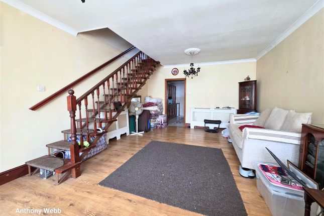7, Wellington Avenue, London photo 3