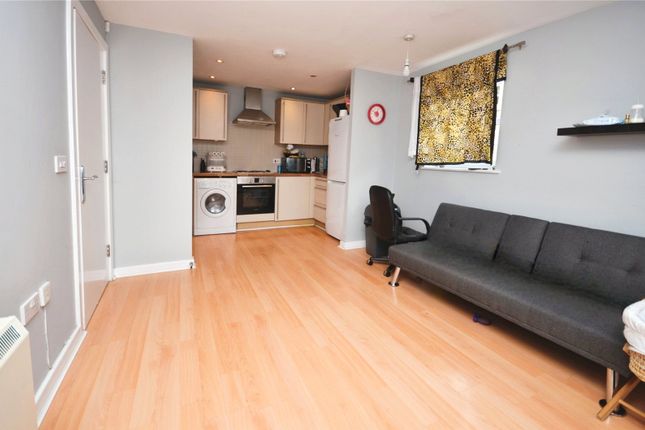 83 Nymet Court,, Pine Street, Buckinghamshire photo 2
