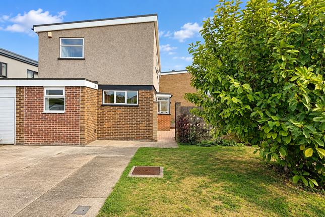 4-bed house on Rainham, £2,300/mo