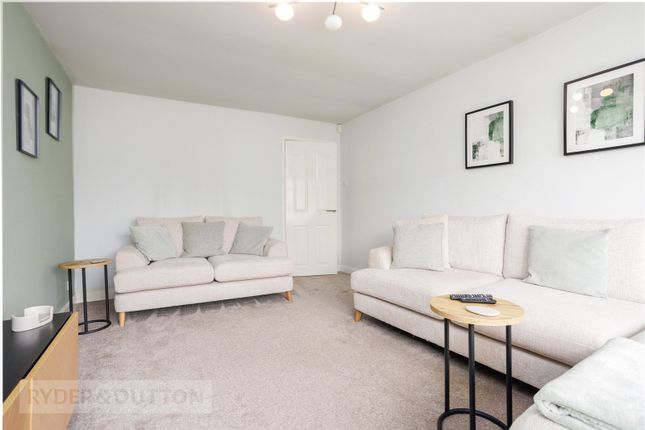 30, Lower Hey Lane, Mossley photo 4