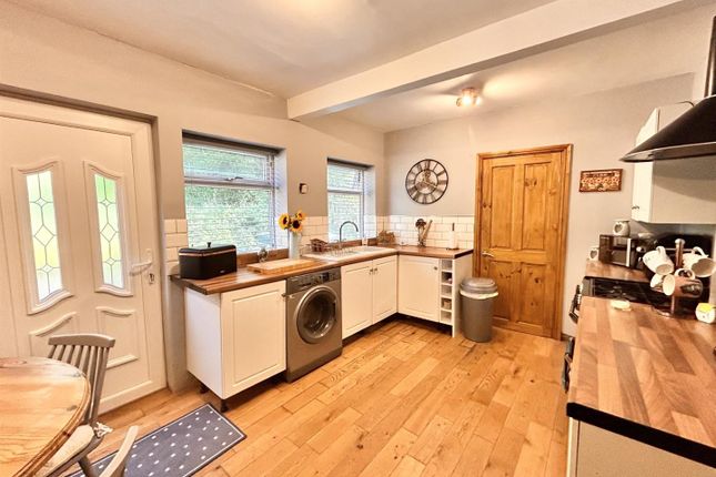 13, Woodhall Crescent, Halifax photo 3
