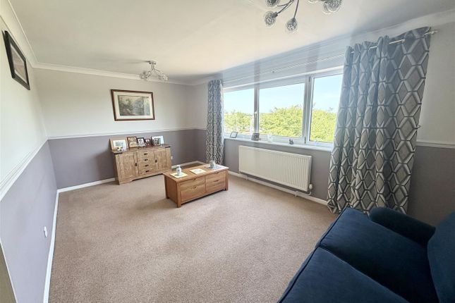15, Crane Furlong, Swindon photo 2