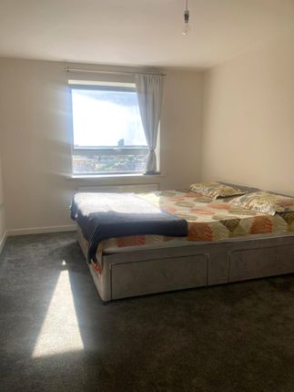 Flat to rent in Wilmington Close, Watford
