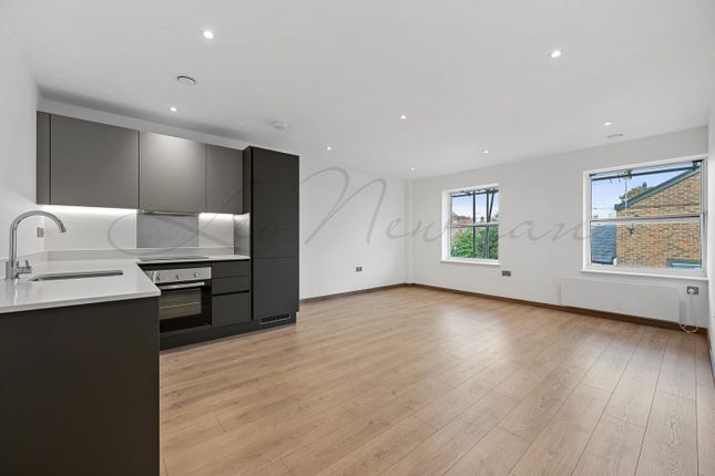 Thumbnail Flat to rent in Harvest Lane, Thames Ditton