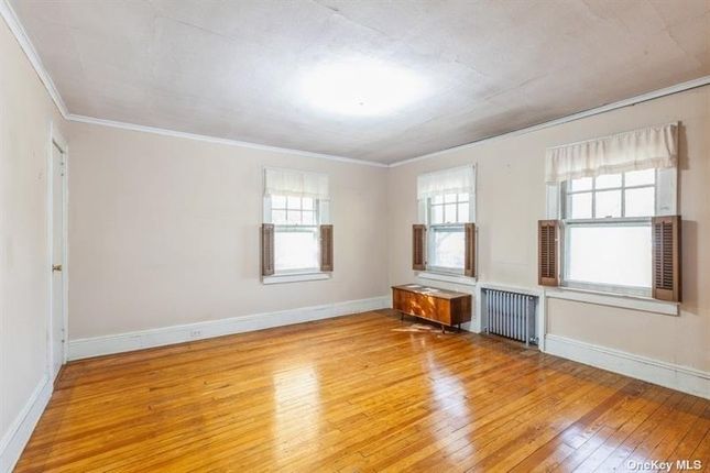 Property for sale in 85 Violet Avenue, Floral Park, New York, 11001, United States Of America