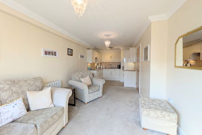 Flat 14, Sandringham Court, Benfleet photo 4