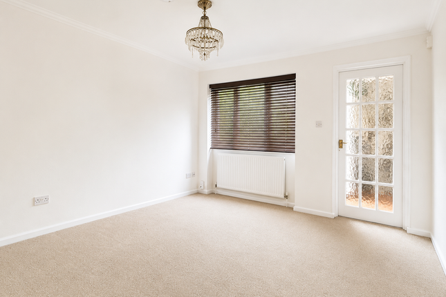 30 Cornwallis Close, Bedford photo 2