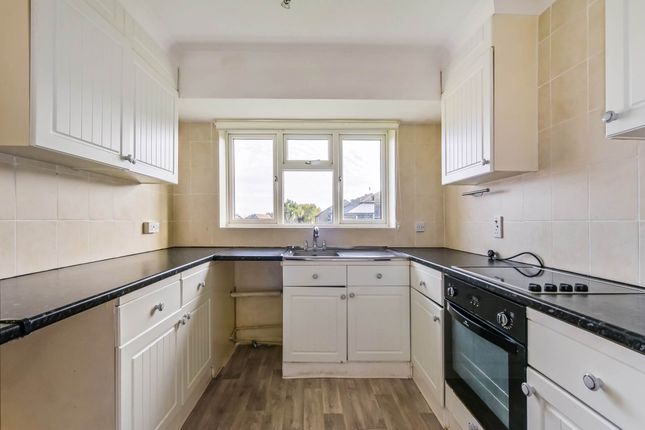 15a, Foxwarren Close, Chichester photo 4