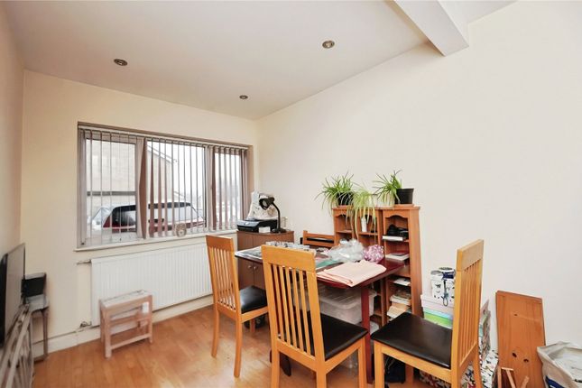 53, Pine Way, Kent photo 4