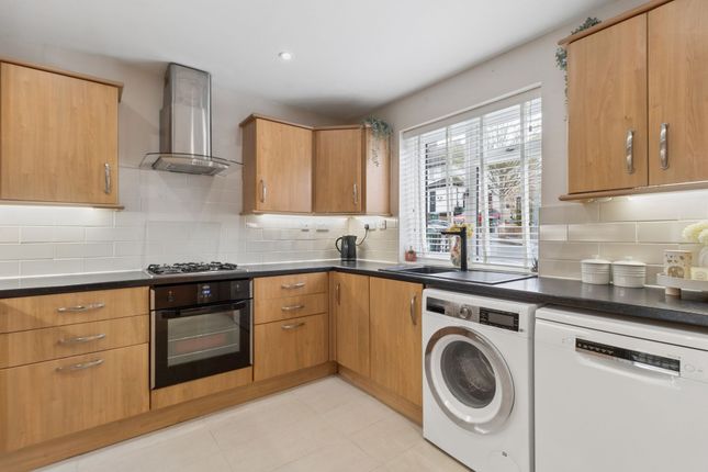 31 Devon Road, Watford photo 4