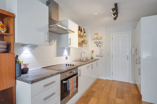 1B Glengall Road, London photo 4