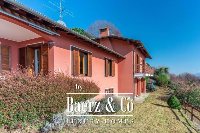 Villa for sale in 28040 Lesa, Province Of Novara, Italy
