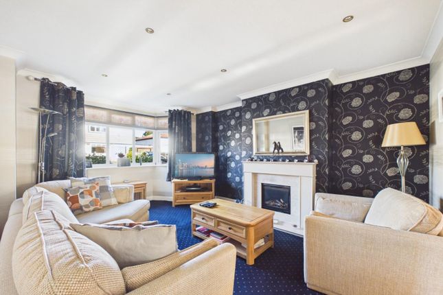 8, Park Close, Bradford photo 3
