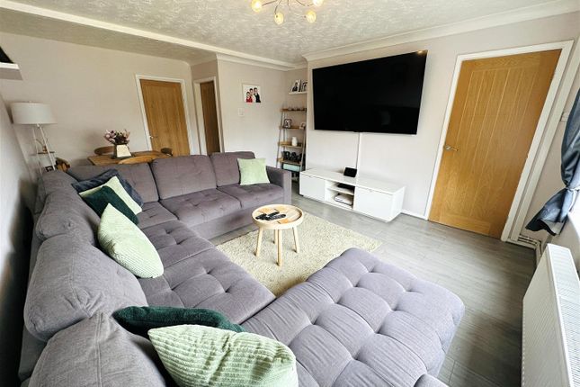 10, Almond Tree Avenue, Goole photo 2