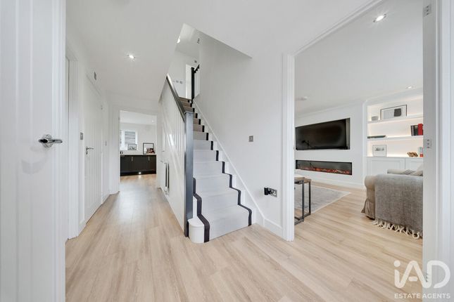 2, Mirabelle Close, Ely photo 2