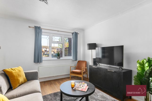 27, Clayhanger, Guildford photo 4