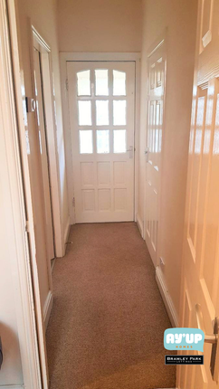 27 Markham Avenue, Doncaster photo 2