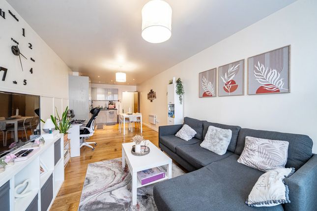 Flat 2, Portman House 16-20,, Victoria Road, Romford photo 2