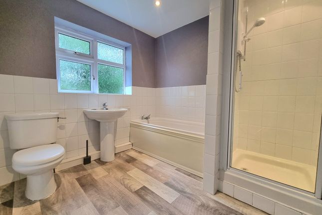Flat B5, Harewood Court Marsland Road, Sale photo 4