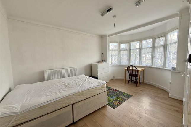 5C, Rugby Close, Harrow photo 2
